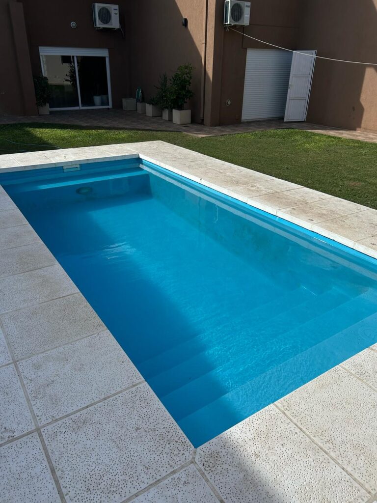 Piscina de Fibra de Vidrio Modelo 6300 (2)