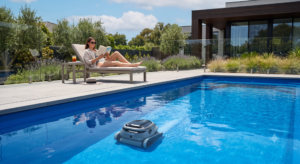 ¿Agua verde en tu piscina? Guía de rescate en 24hs (Sin dañar tu piscina) 2 robot limpiafondos piscina 1