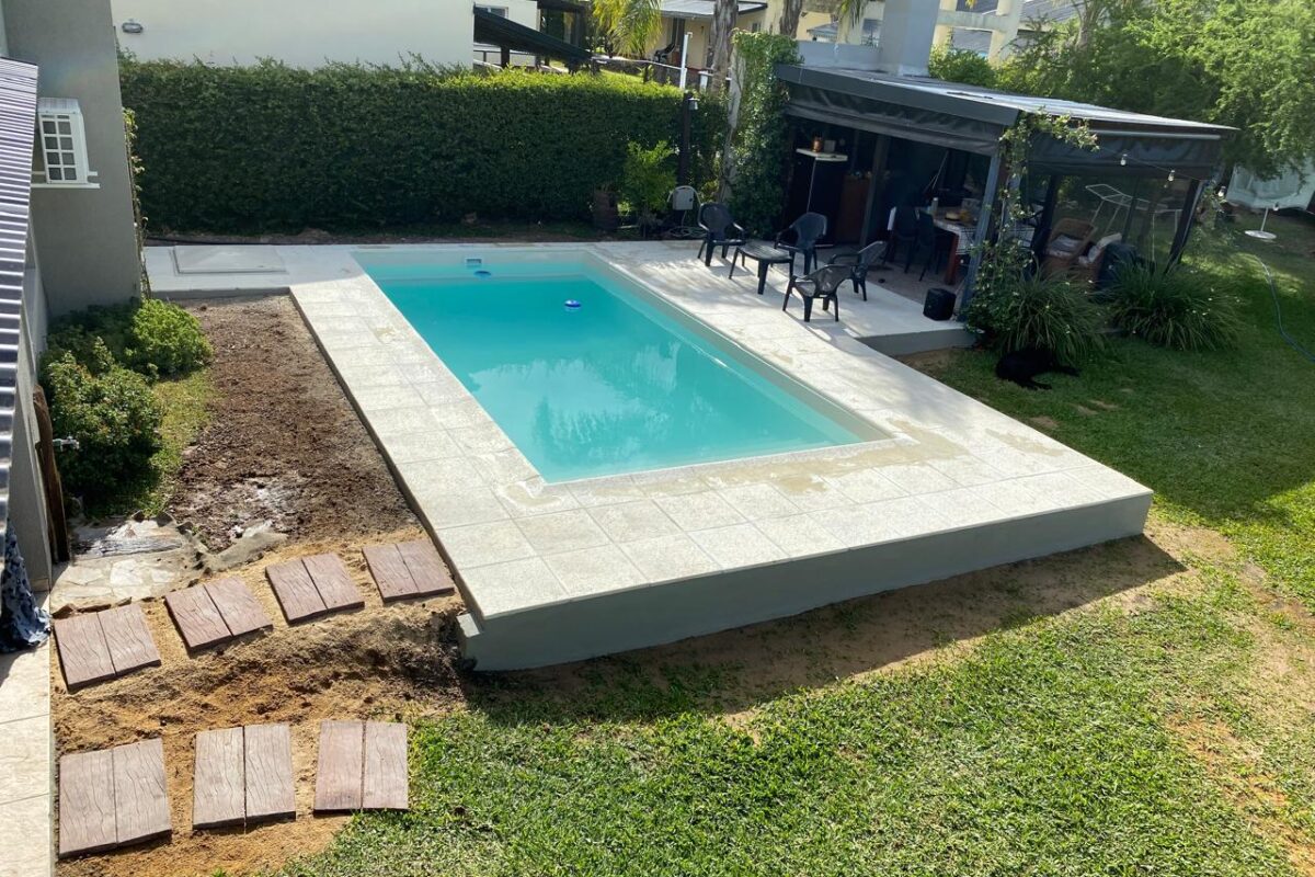 Piscina de Fibra de Vidrio Modelo 6300 (1)