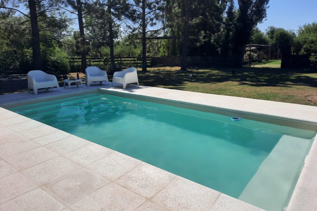 Piscina de Fibra de Vidrio Modelo 6300 (1)