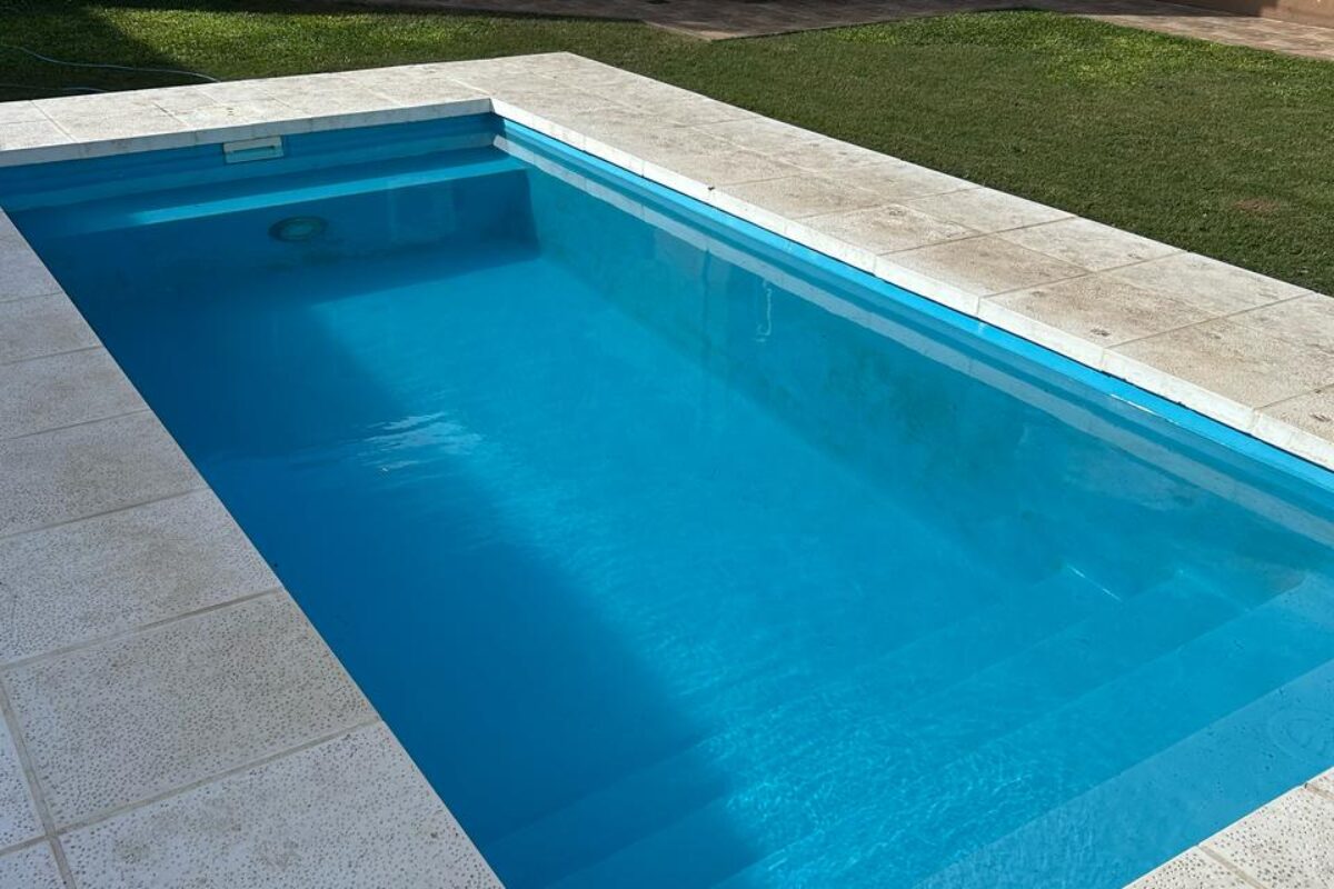Piscina de Fibra de Vidrio Modelo 6300 (2)